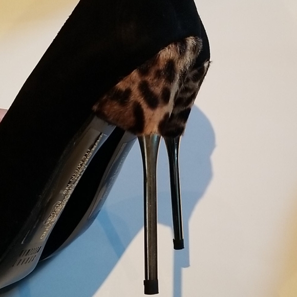 Stuart Weitzman Dagger Black Suede Pumps NIB 5.5 - Picture 4 of 7